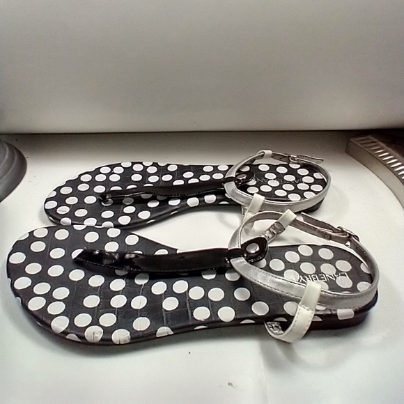 Lane Bryant Polka Dot T-Strap Sandals Women's sz 10W - Picture 3 of 9